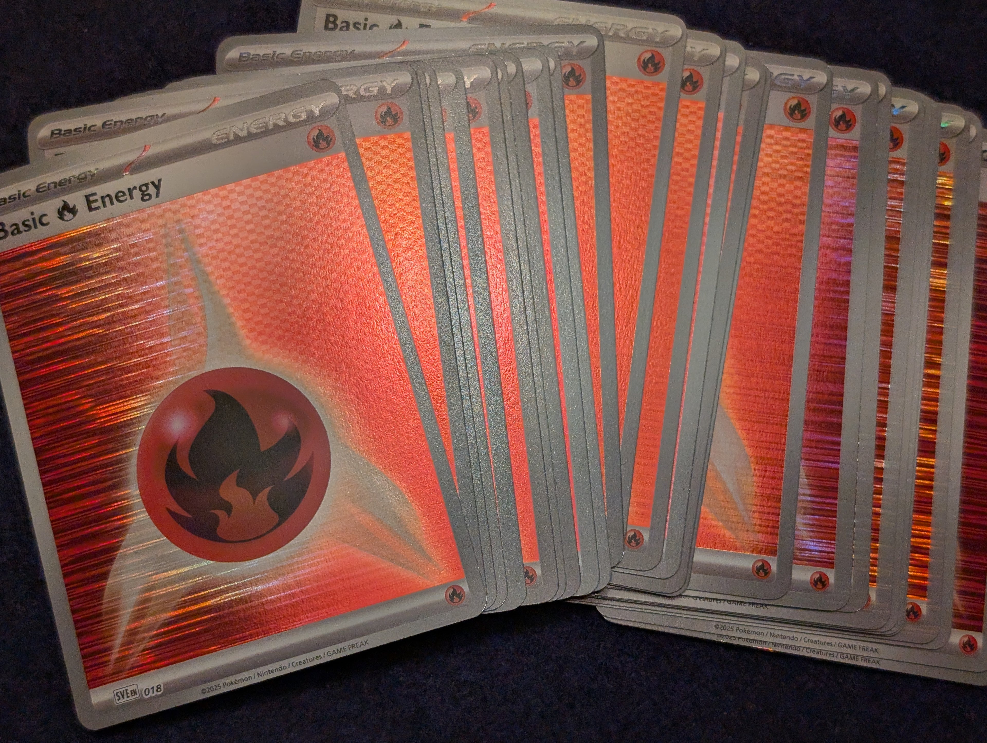 Playset af fire energier i stribet holo
